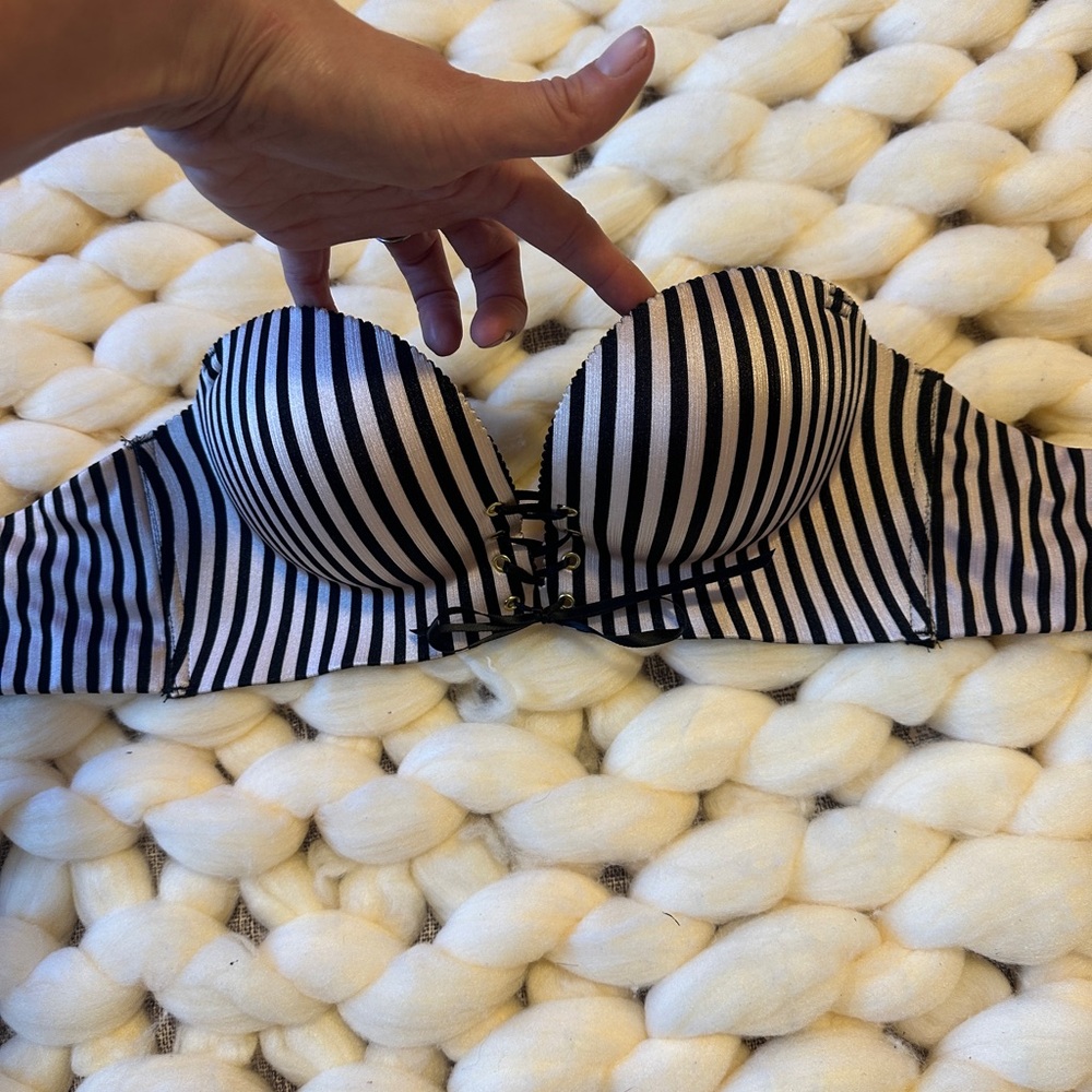 FallSweet Black and White Strapless Bra